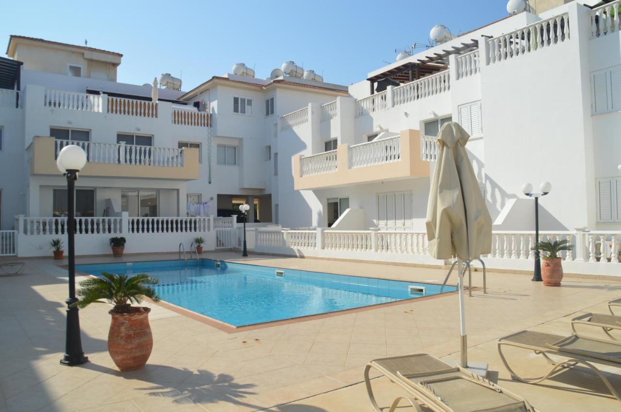 Kapparis Penthouse Apartment Паралимни Екстериор снимка