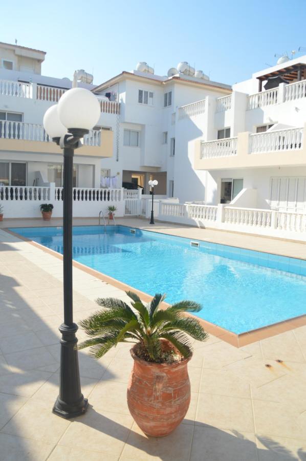 Kapparis Penthouse Apartment Паралимни Екстериор снимка
