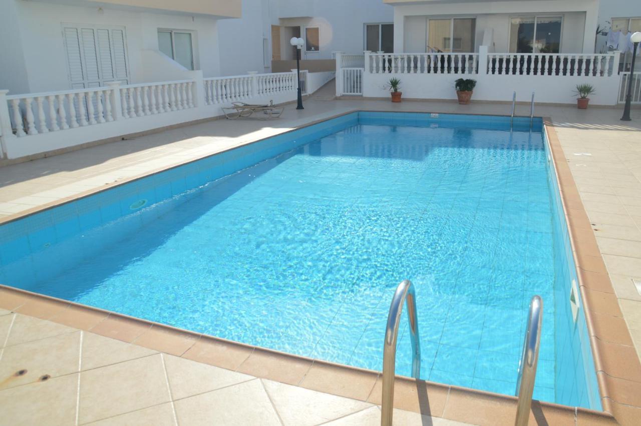 Kapparis Penthouse Apartment Паралимни Екстериор снимка